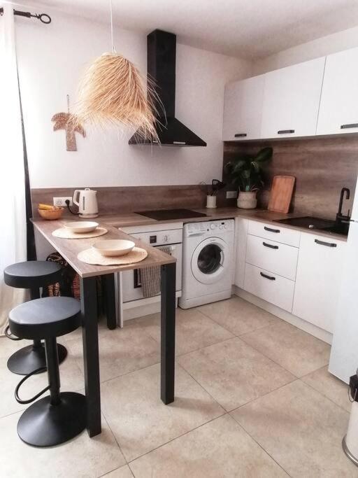 Superbe Studio Ethnique Apartment อิแยร์ ภายนอก รูปภาพ